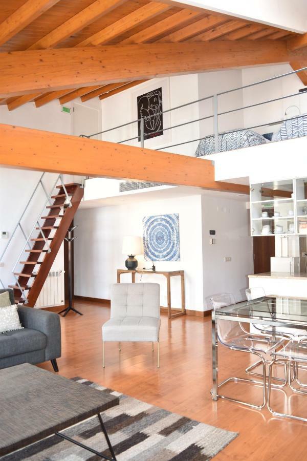 Architect-Designed Loft In A Historic Hilltop Neighborhood Lisbon Bagian luar foto
