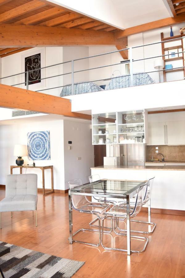 Architect-Designed Loft In A Historic Hilltop Neighborhood Lisbon Bagian luar foto